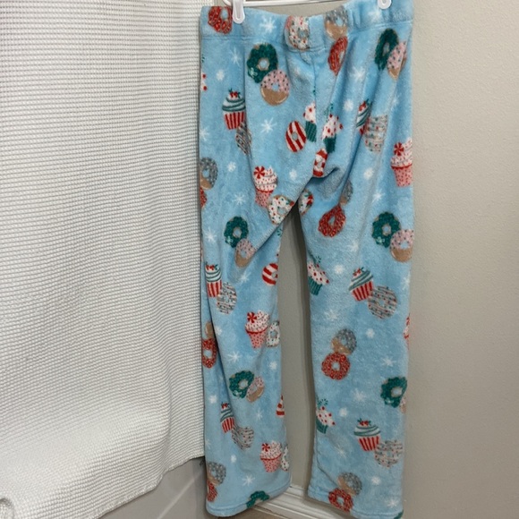 Women’s Daydream by Berkshire Home cupcake & donut fuzzy pajama bottoms. Size S - Picture 6 of 14
